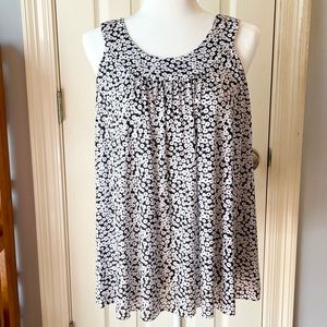 Madison petites black and white floral blouse